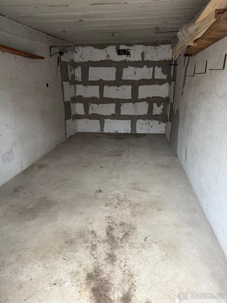 Pronájem garáž - Praha, 190 00