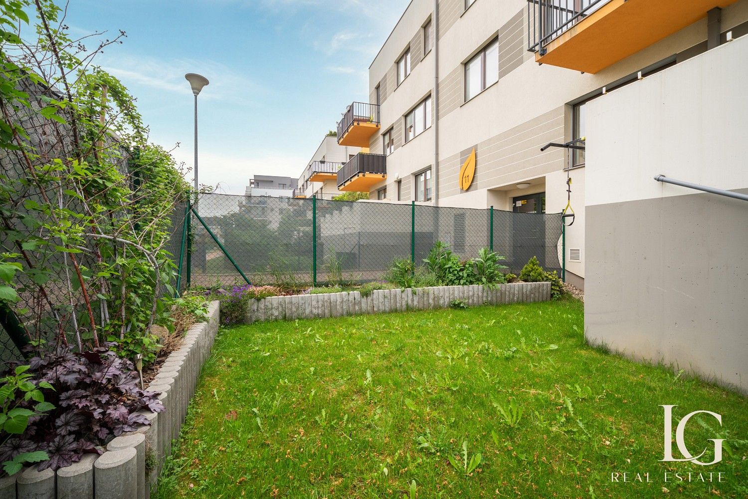 Prodej byt 2+kk - Praha - Dolní Chabry, okres Praha 8, Hlavní město Praha, 52 m² - 2