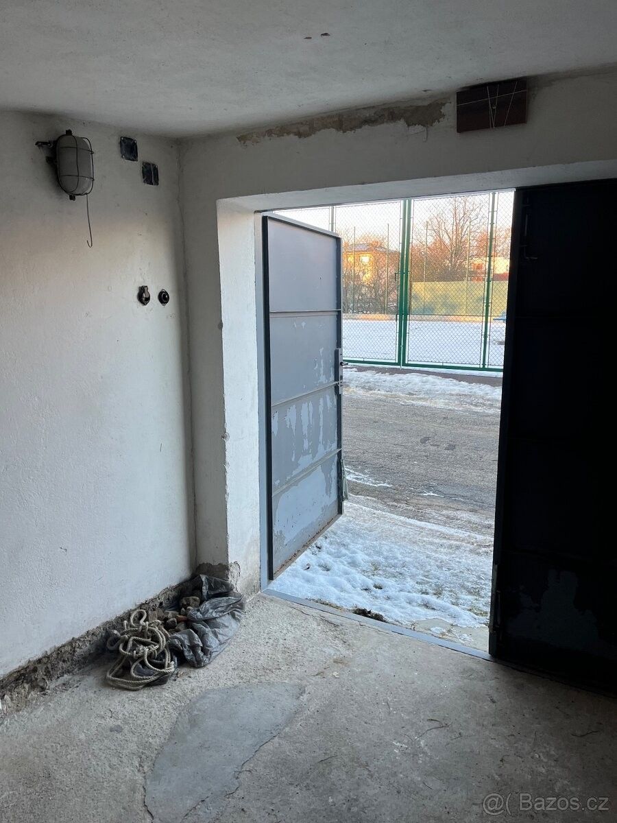 Garáže, Jihlava, 586 01