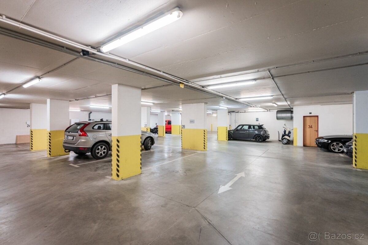 Garáže, Praha, 130 00
