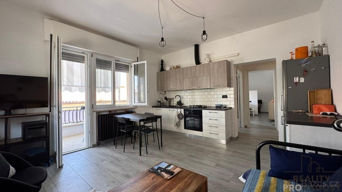 Byty, 987 66, Zahraničí