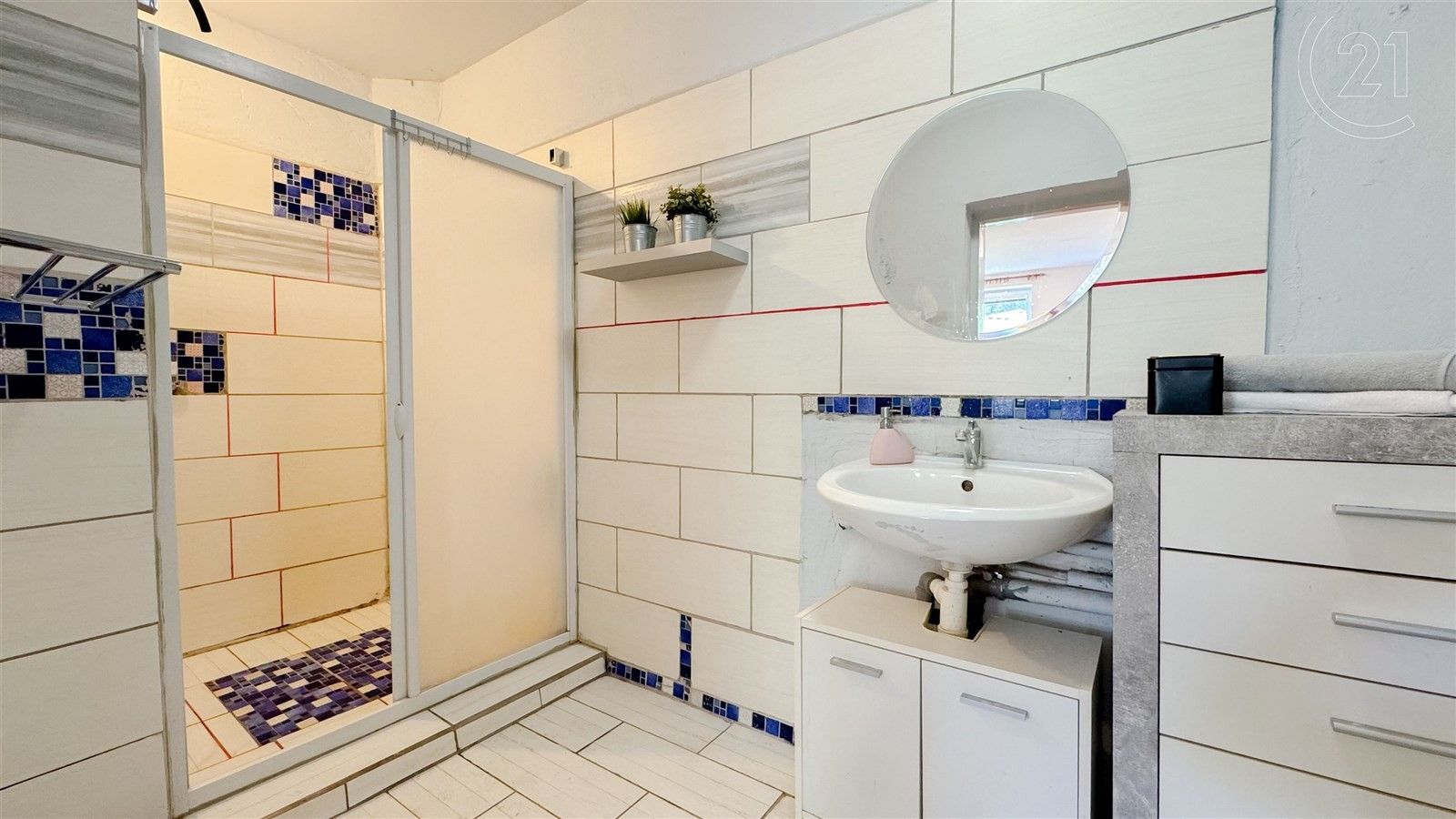 2+1, Hutní osada, Zastávka, 70 m²