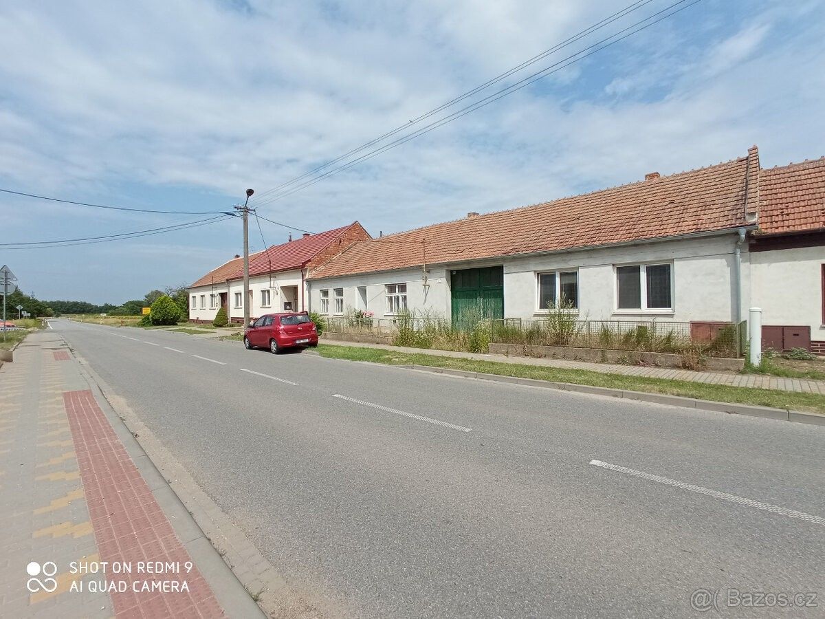 Prodej dům - Kostice u Břeclavě, 691 52, 655 m²