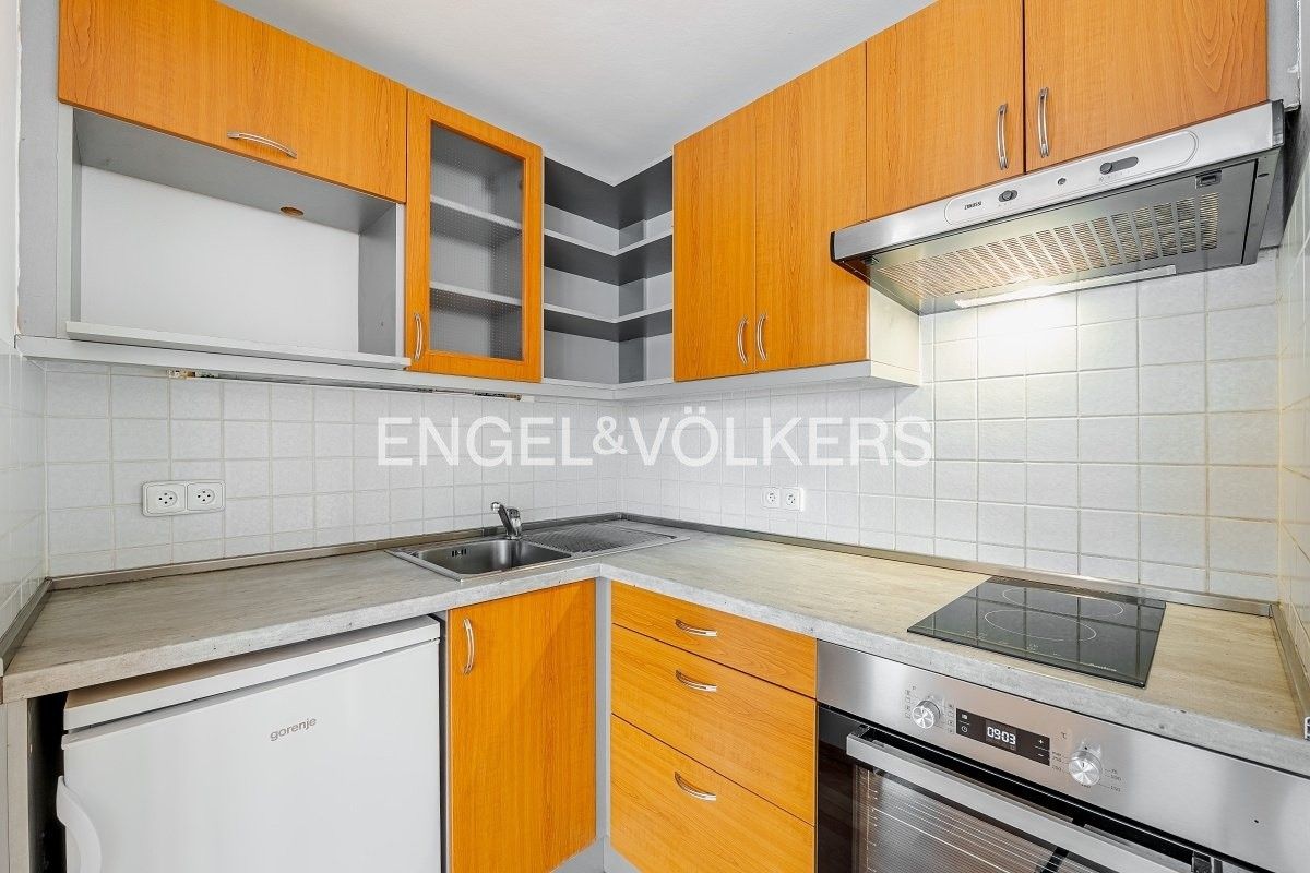 Pronájem byt 2+kk - Na Hřebenkách 2912, Praha, 50 m²
