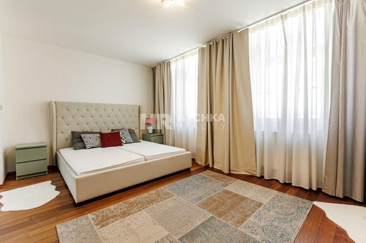 Pronájem byt 3+kk - Korunní, Praha, 159 m²