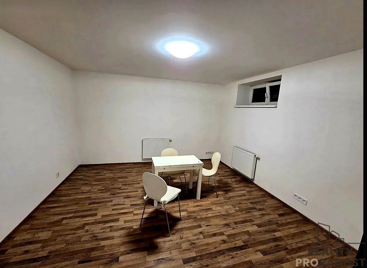 Pronájem byt 2+kk - V Holešovičkách, Praha, 51 m²