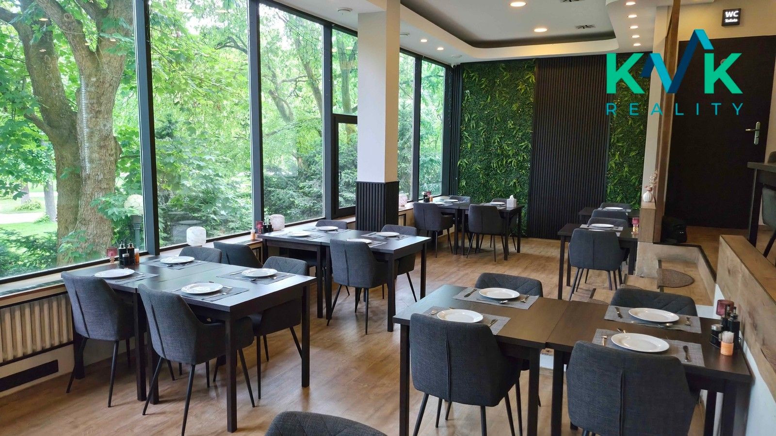 Restaurace · 210 m² · T. G. Masaryka, Karlovy Vary - 4