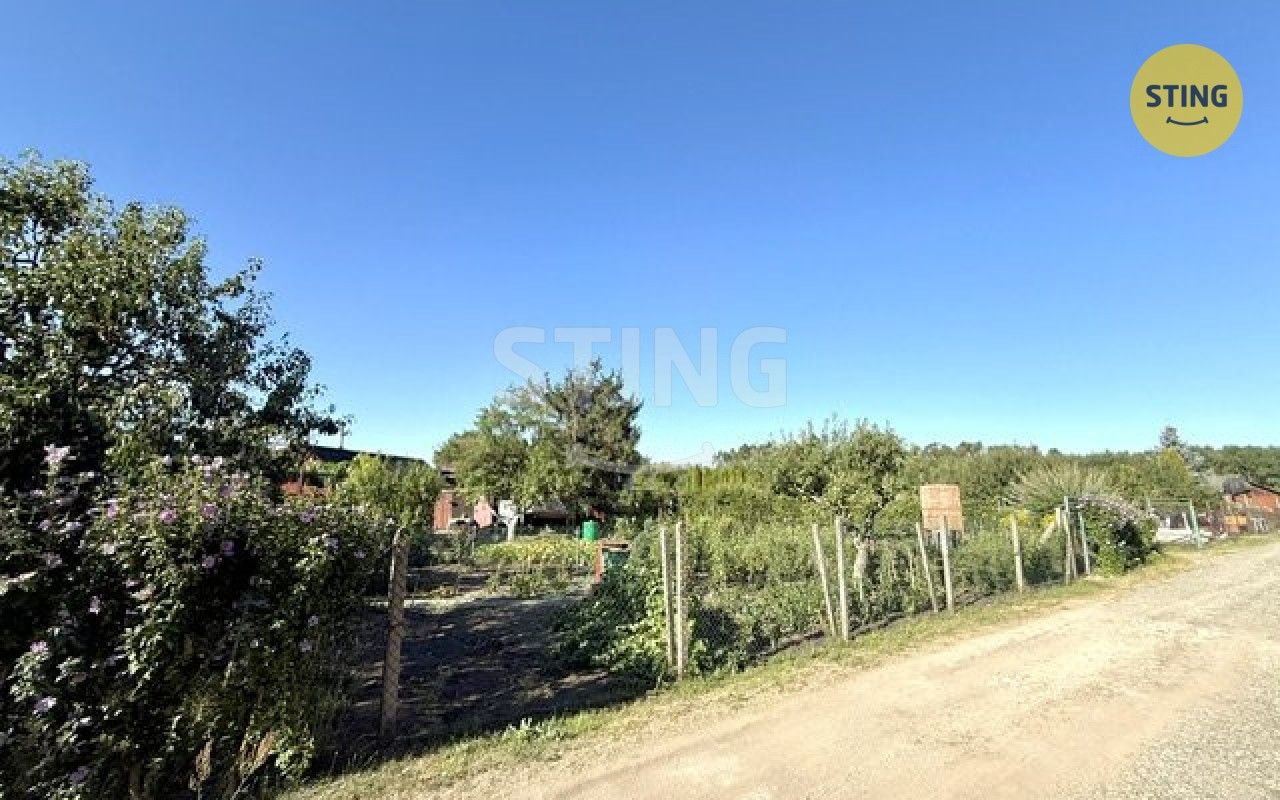 Zahrady, Hodonín, 261 m²