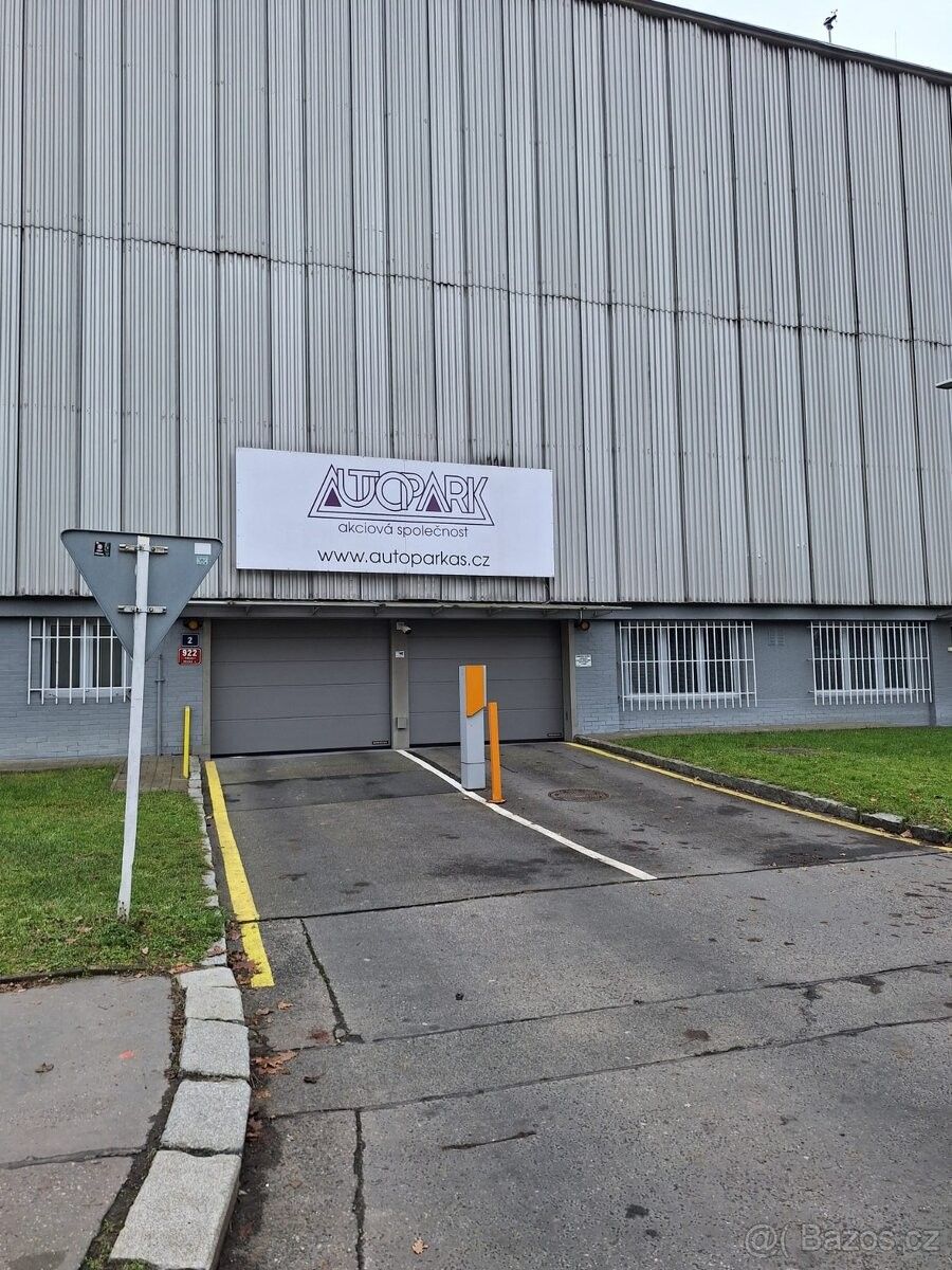 Garáže, Praha, 140 00