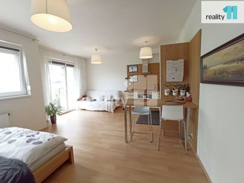 Pronájem byt 1+kk - Pavla Beneše, Praha, 38 m²
