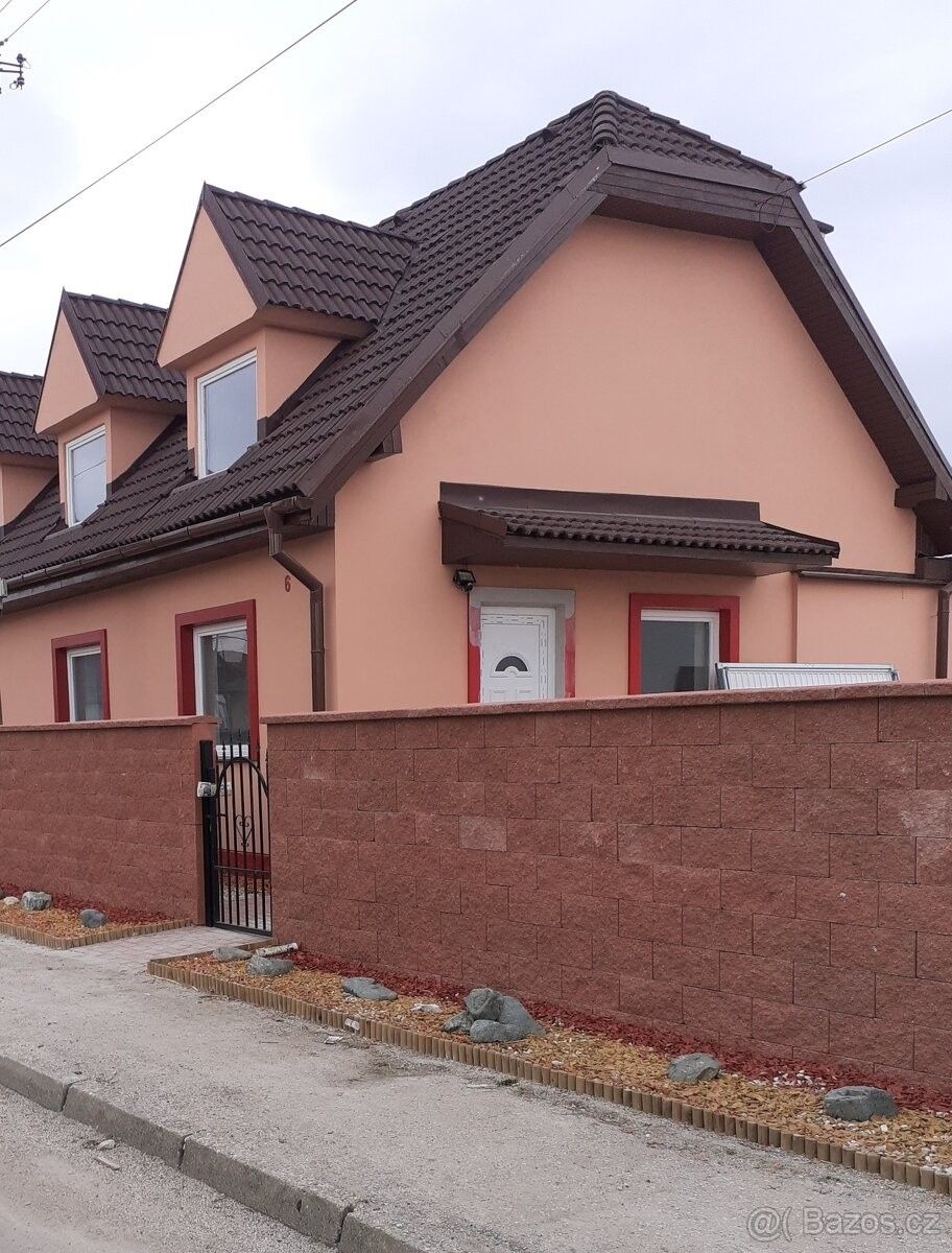 Rodinné domy, 987 65, Slovensko - 1