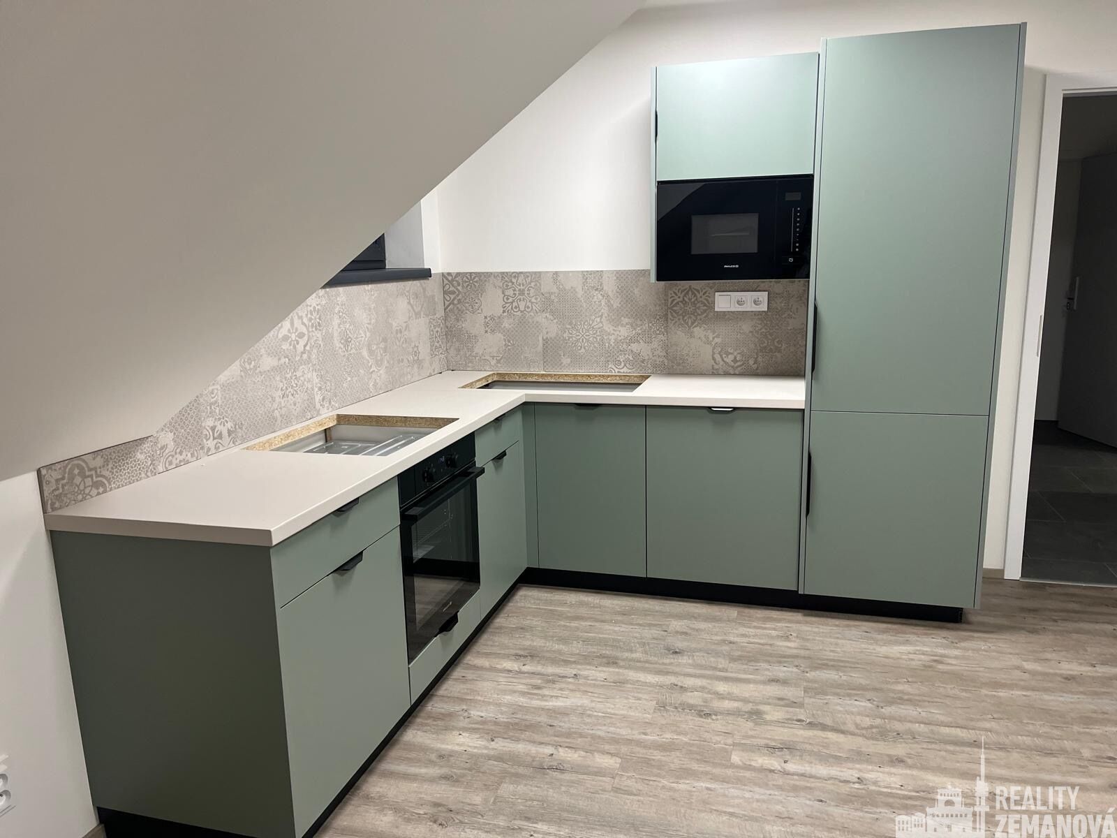 2+kk, Hlavní, Jesenice, 47 m²