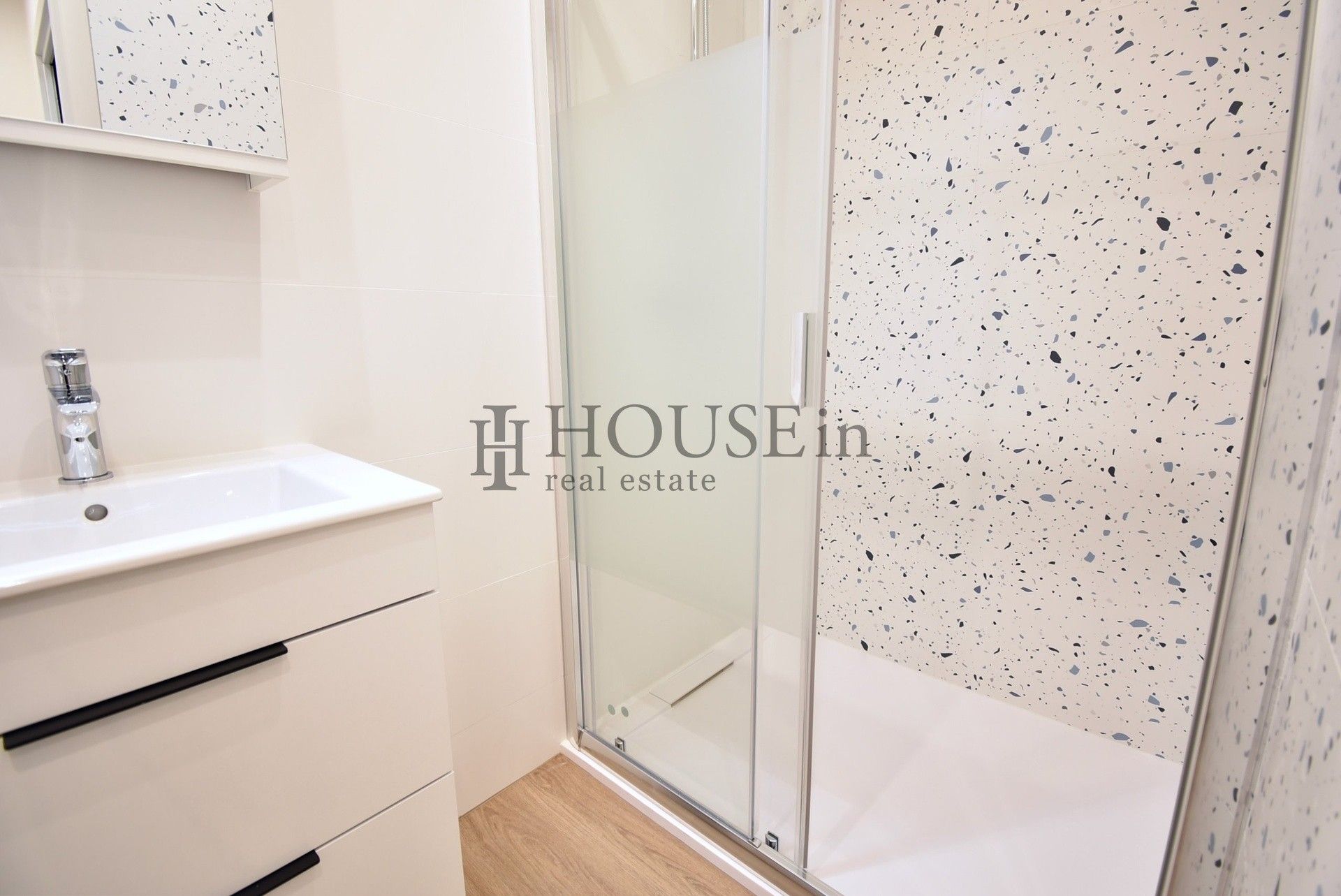 Byt 2+kk · 34 m² · Vnější, Praha - 3