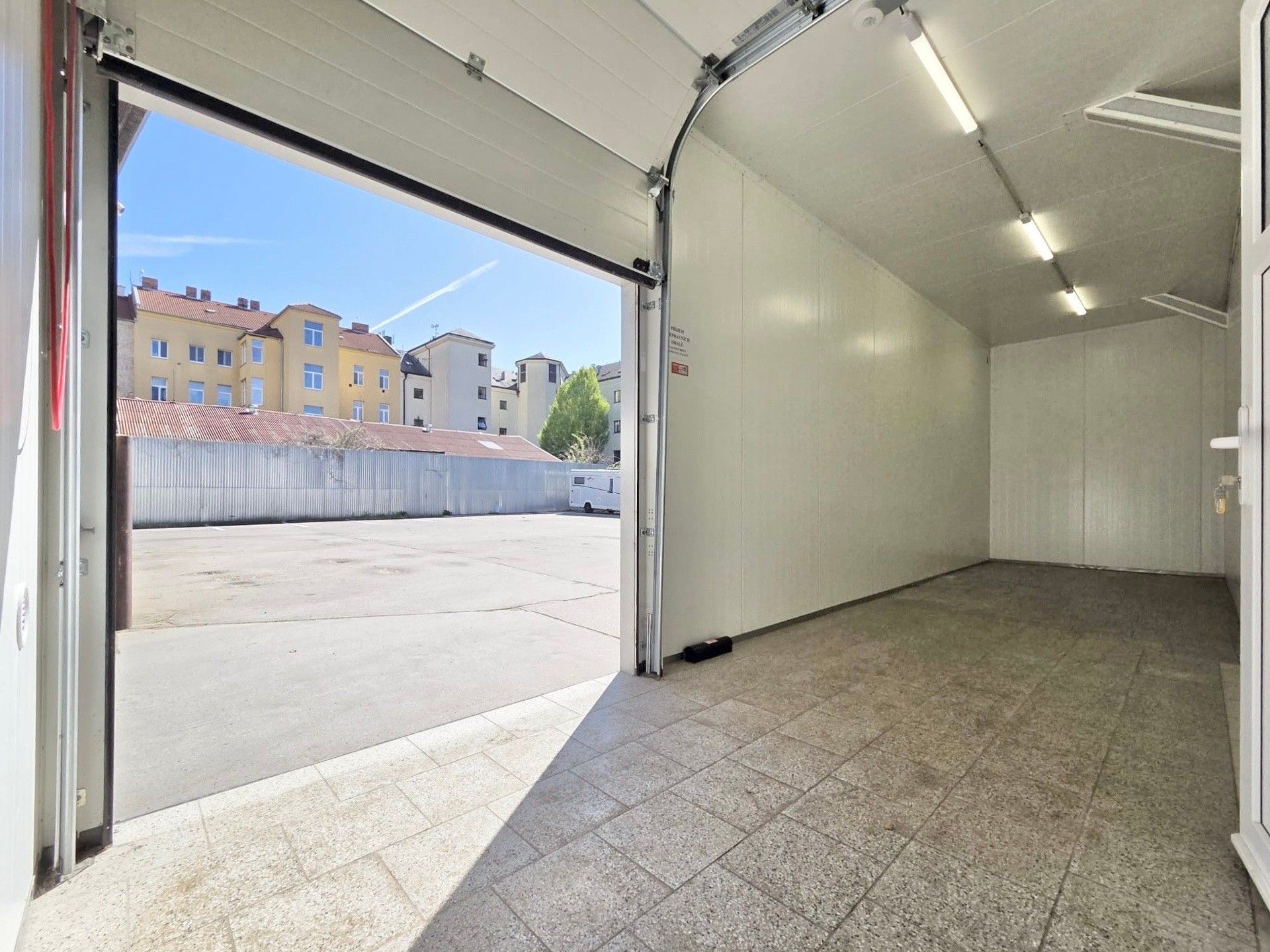 Sklady, U vlečky, Brno Komárov, 126 m²