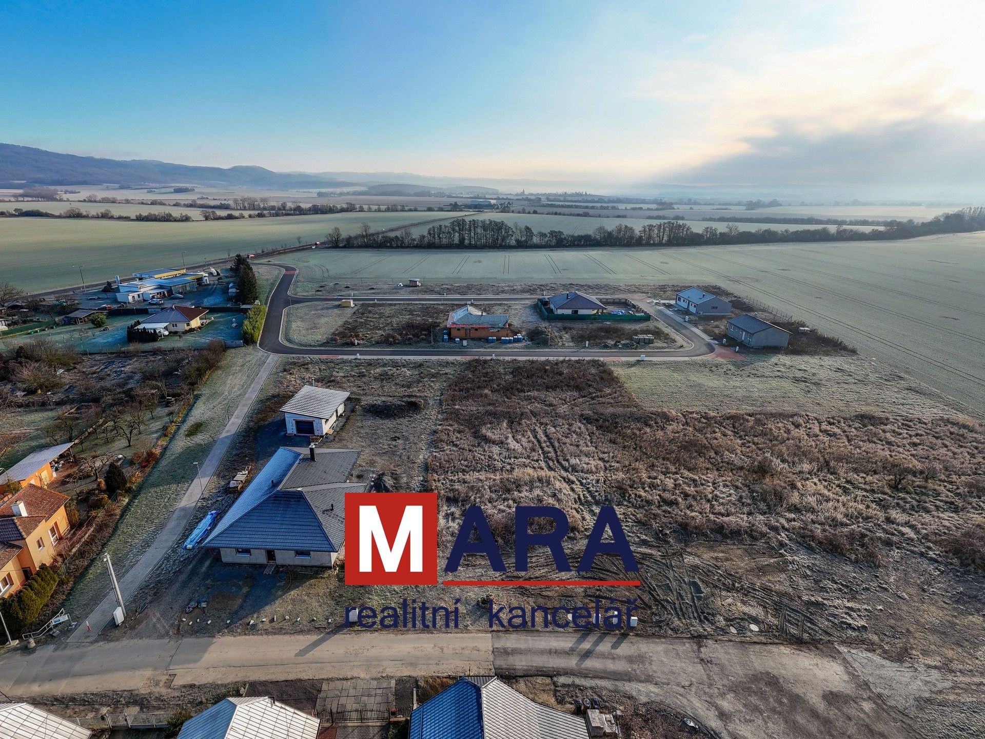 Pozemky pro bydlení, Rybníček, Újezd