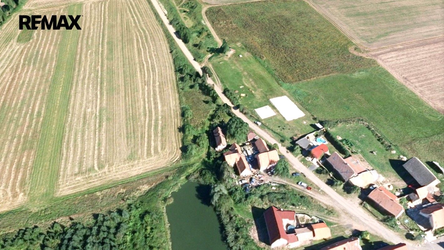 Louky, Postoloprty, 946 m² - 1