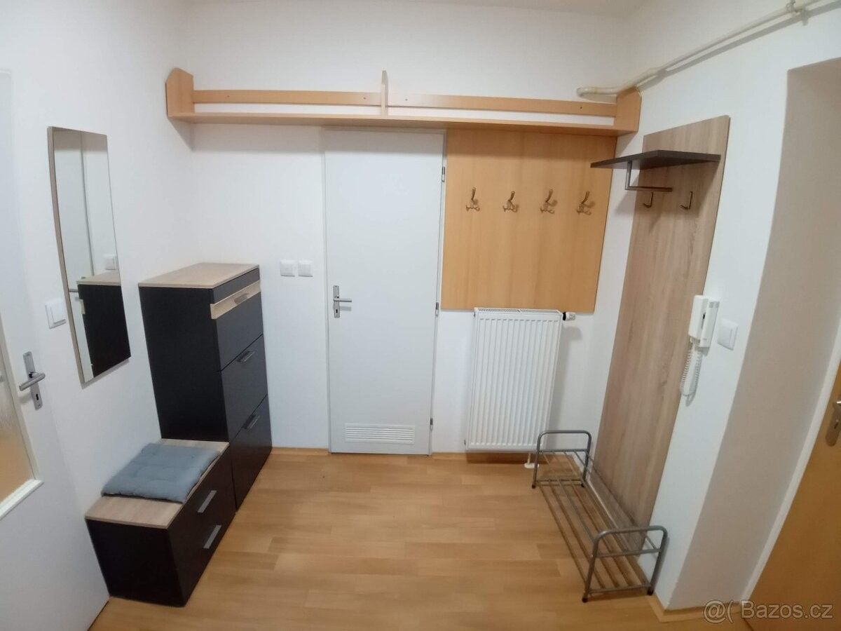 Pronájem byt - Vracov, 696 42