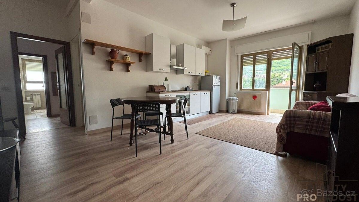 Byty, 987 66, Zahraničí