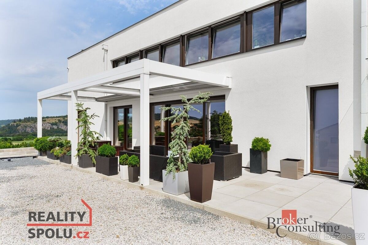 Rodinné domy, Tmaň, 267 21