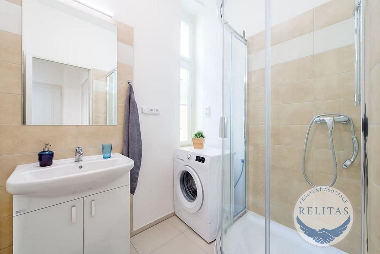 Pronájem byt 1+1 - Velehradská, Praha, 36 m²