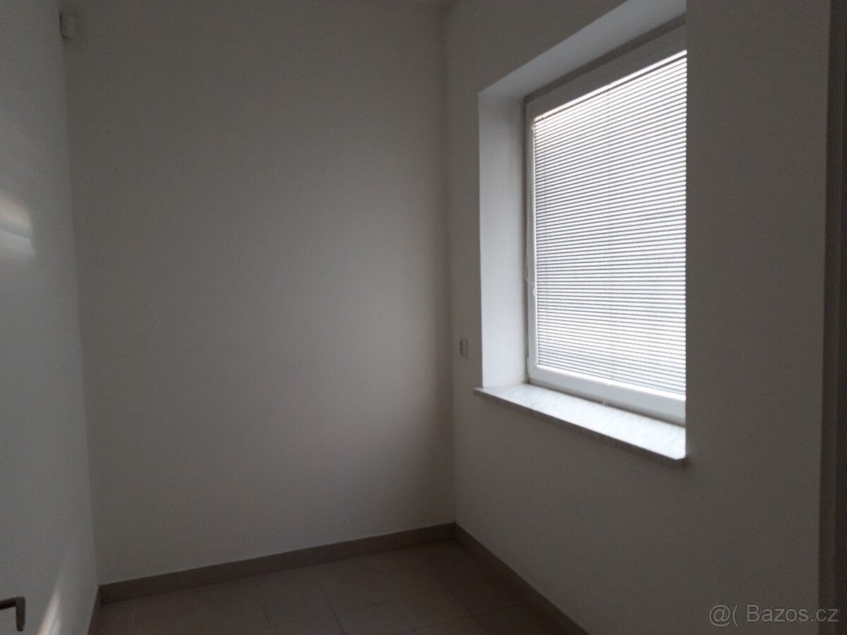 Pronájem kancelář - Uherské Hradiště, 686 01, 15 m²