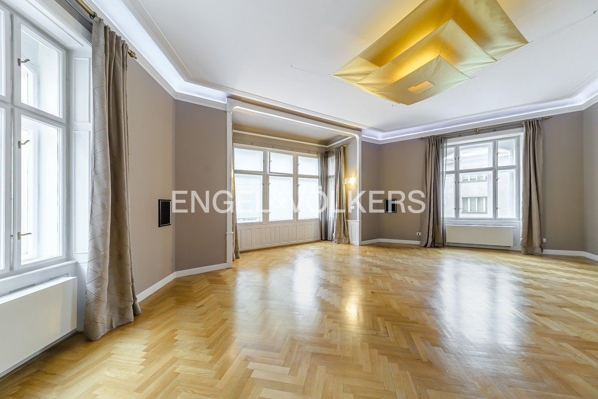 4+1, V kolkovně, Praha, 220 m²