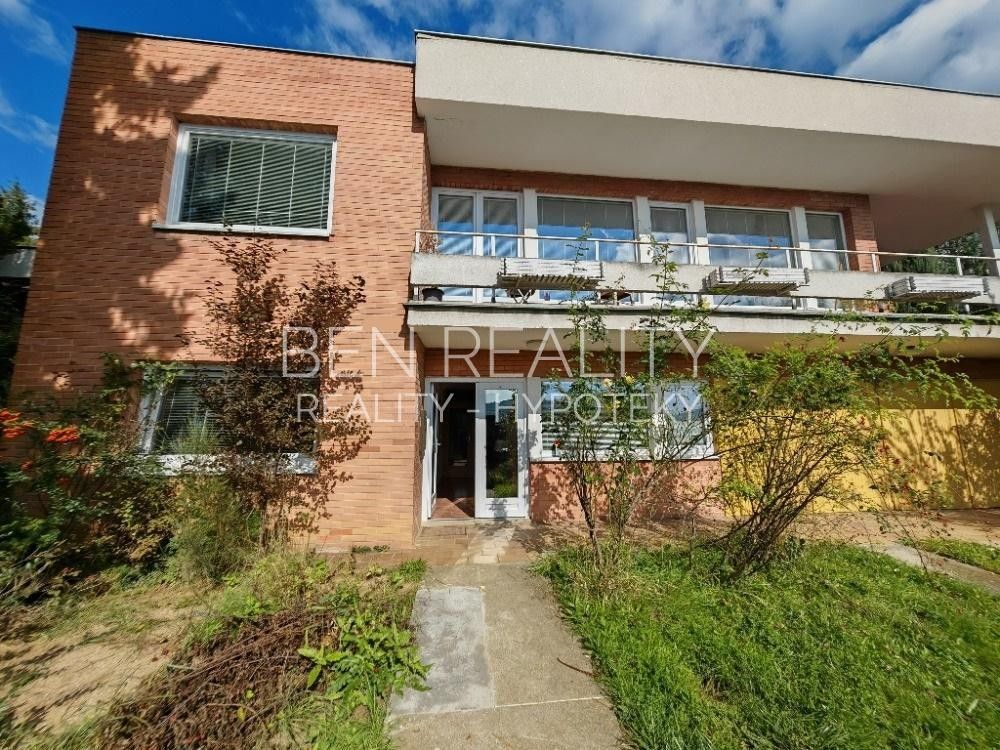 Pronájem rodinný dům - Nivy II, Zlín, 320 m²