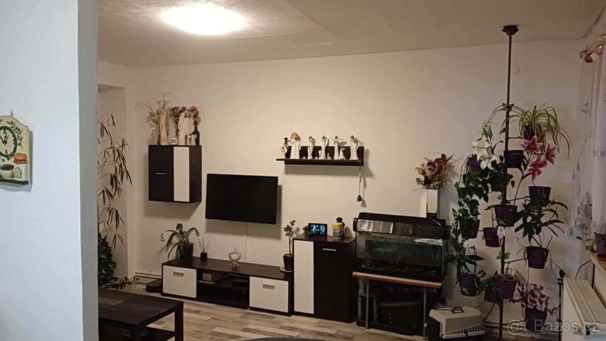 Pronájem byt - Dobřenice, 503 25