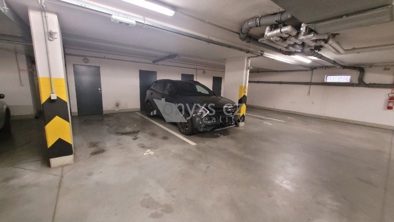 Ostatní, Věstonická, Praha, 12 m²