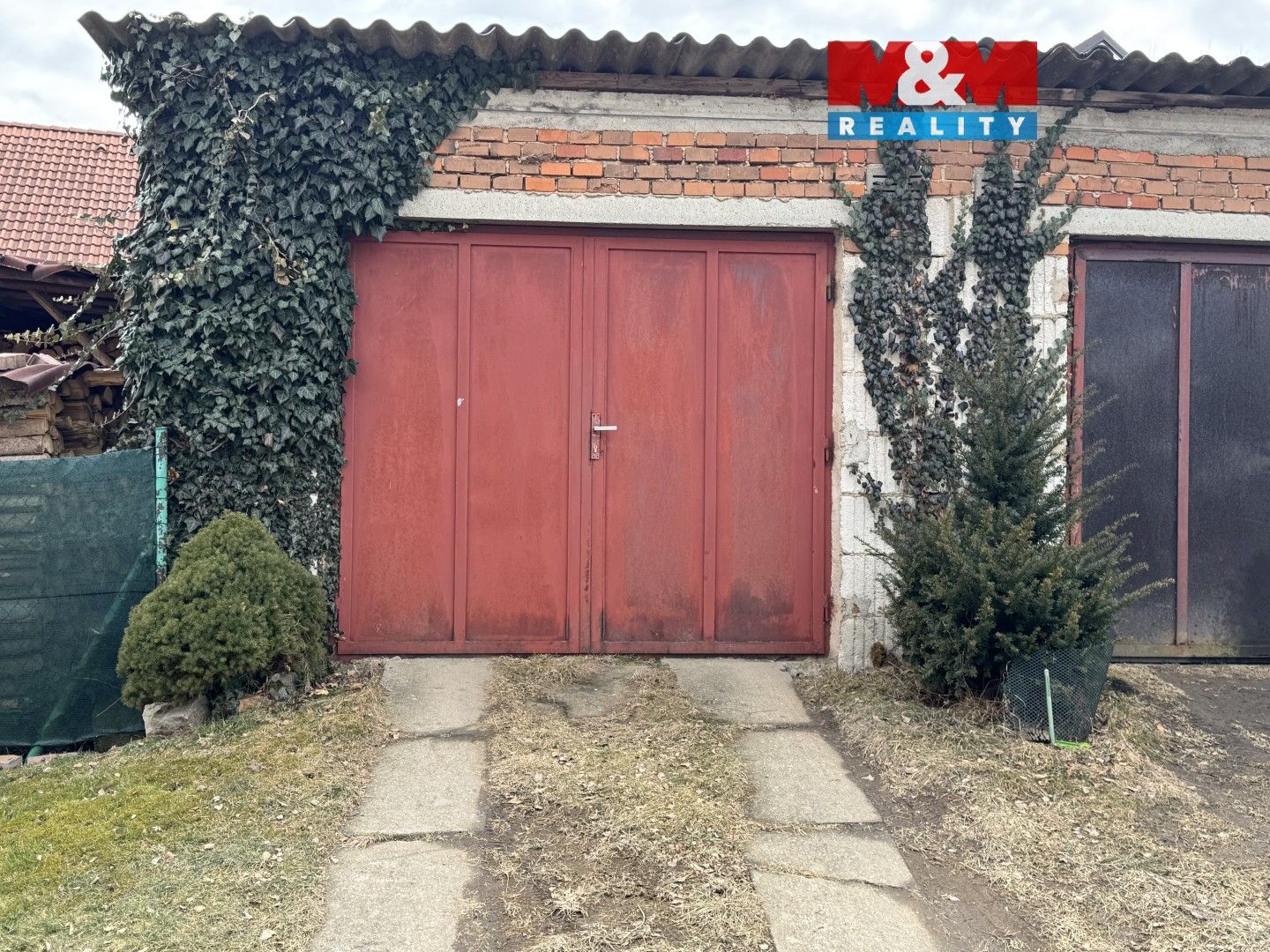 Garáže, Hvožďany, Bechyně, 26 m²