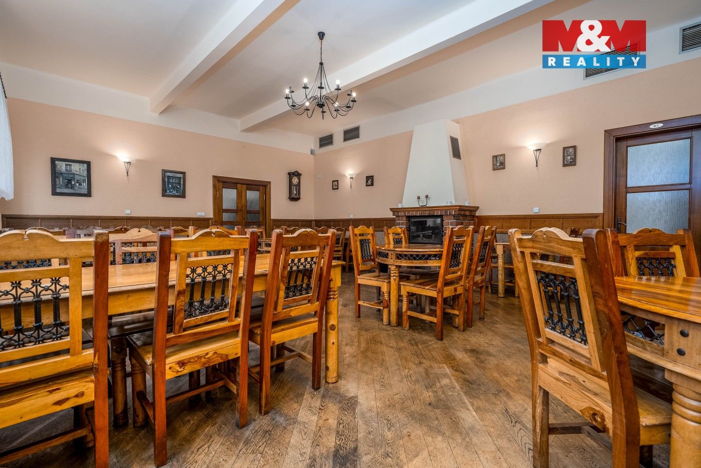 Pronájem restaurace - Rožnovská, Praha, 328 m²