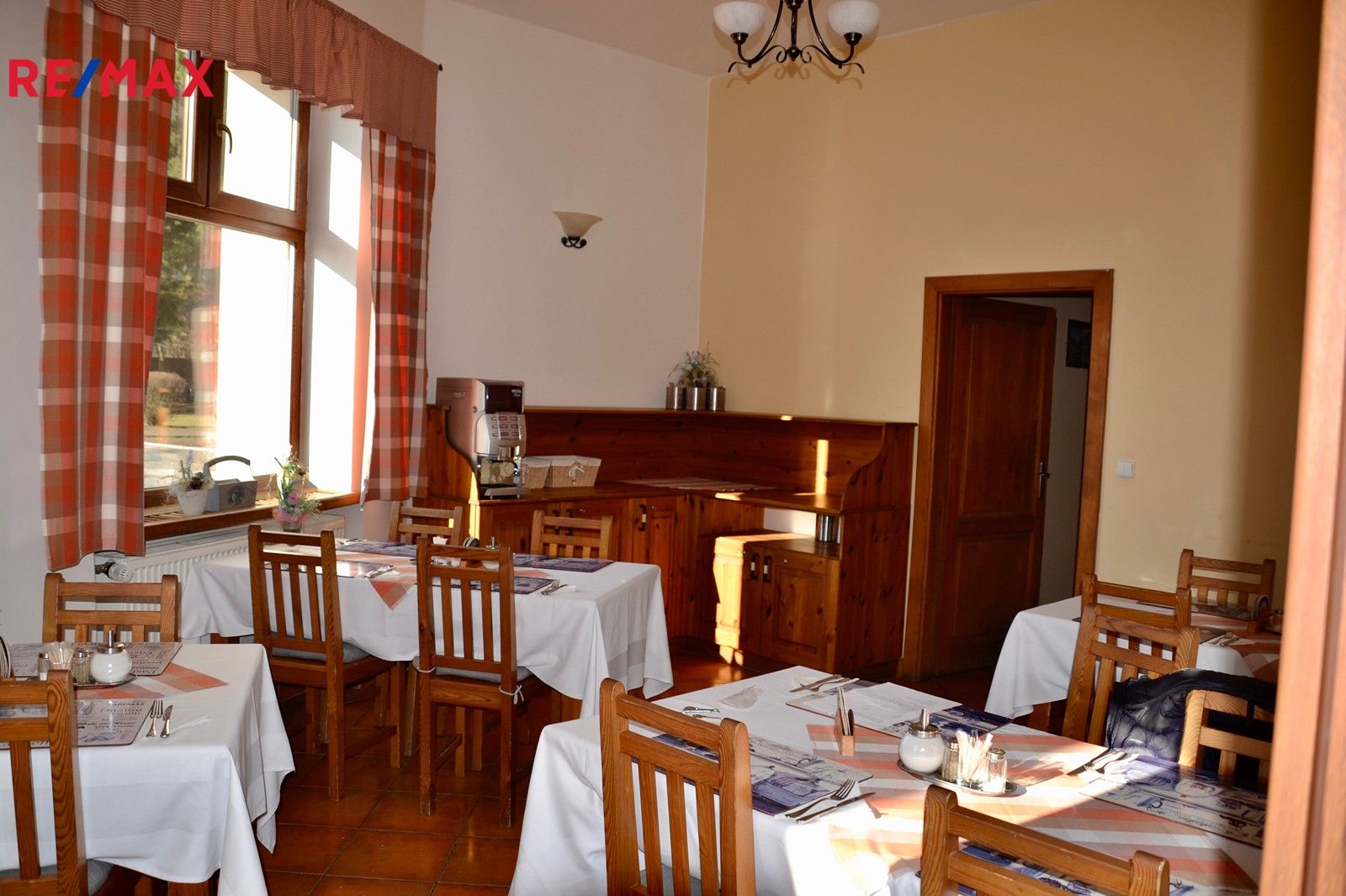 Restaurace, Jana Švermy, Mnichovo Hradiště, 310 m²