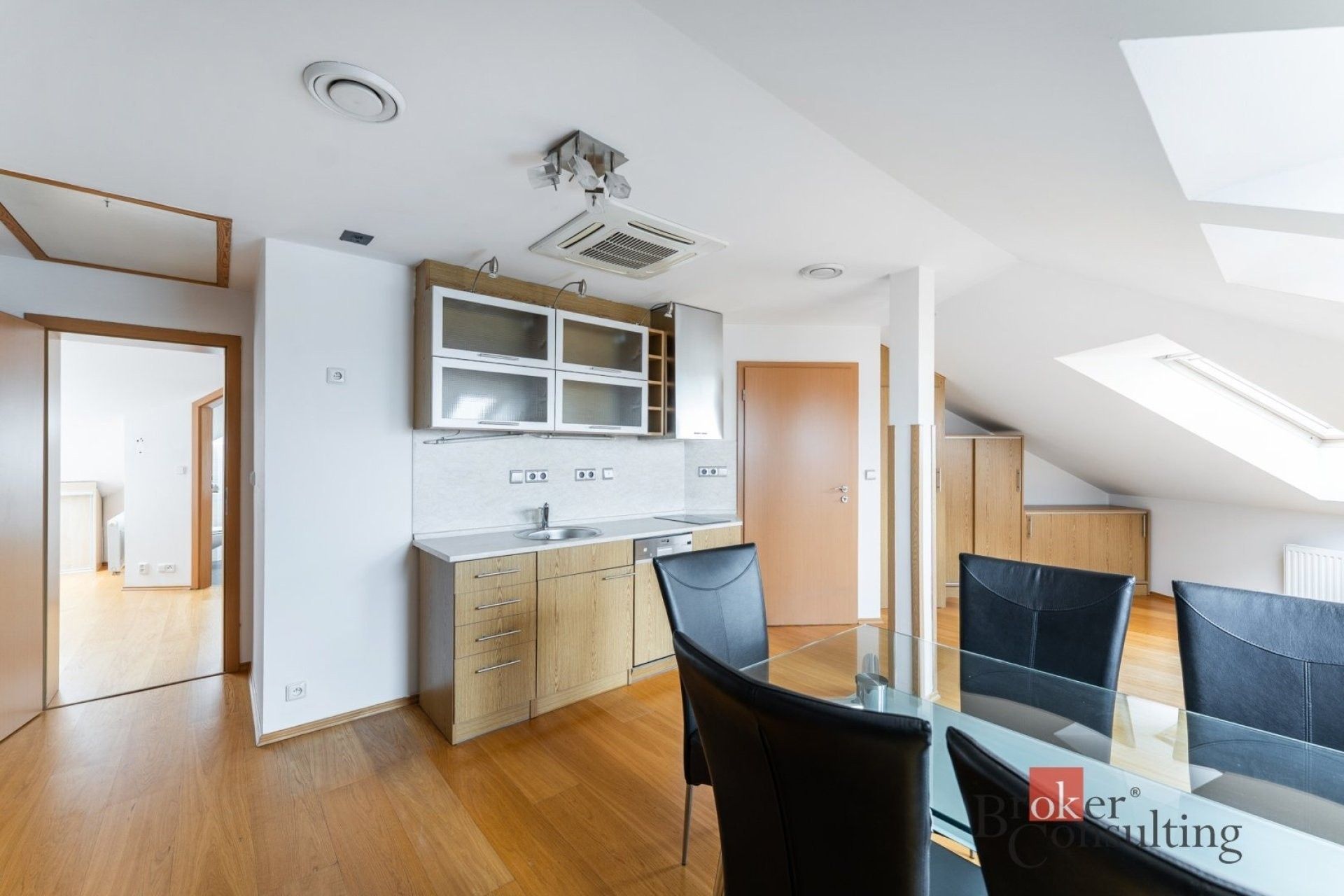 3+kk, Suchdolské náměstí, Praha, 101 m² - 2