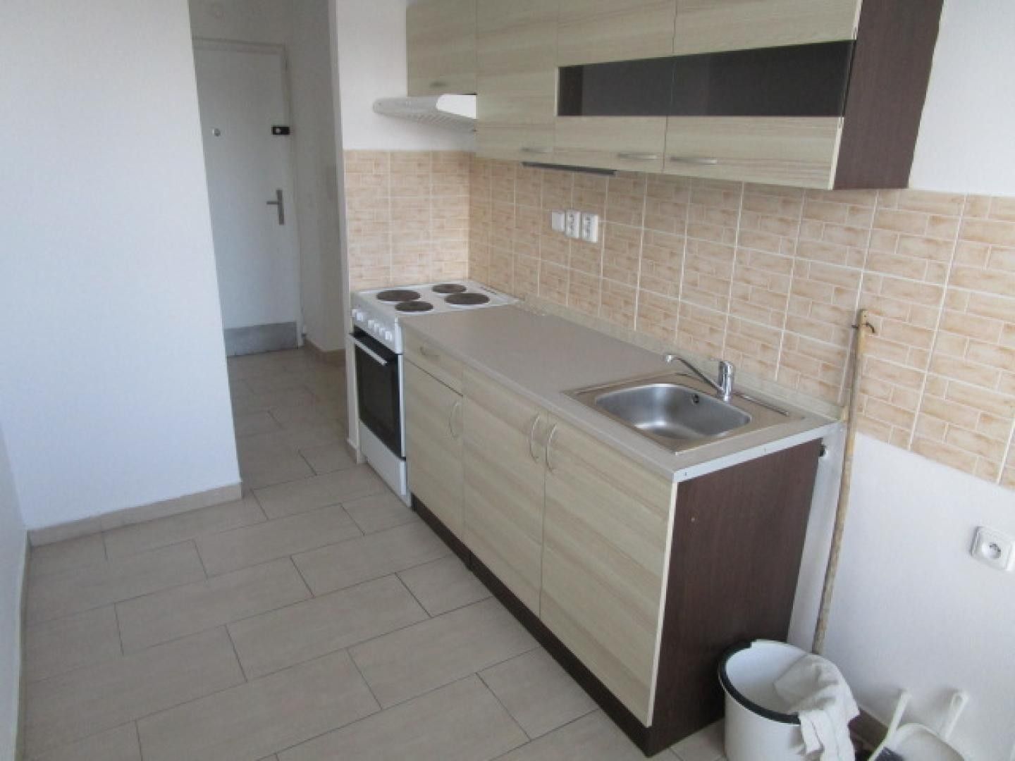 Pronájem byt 1+1 - třída SNP, Hradec Králové, 30 m²