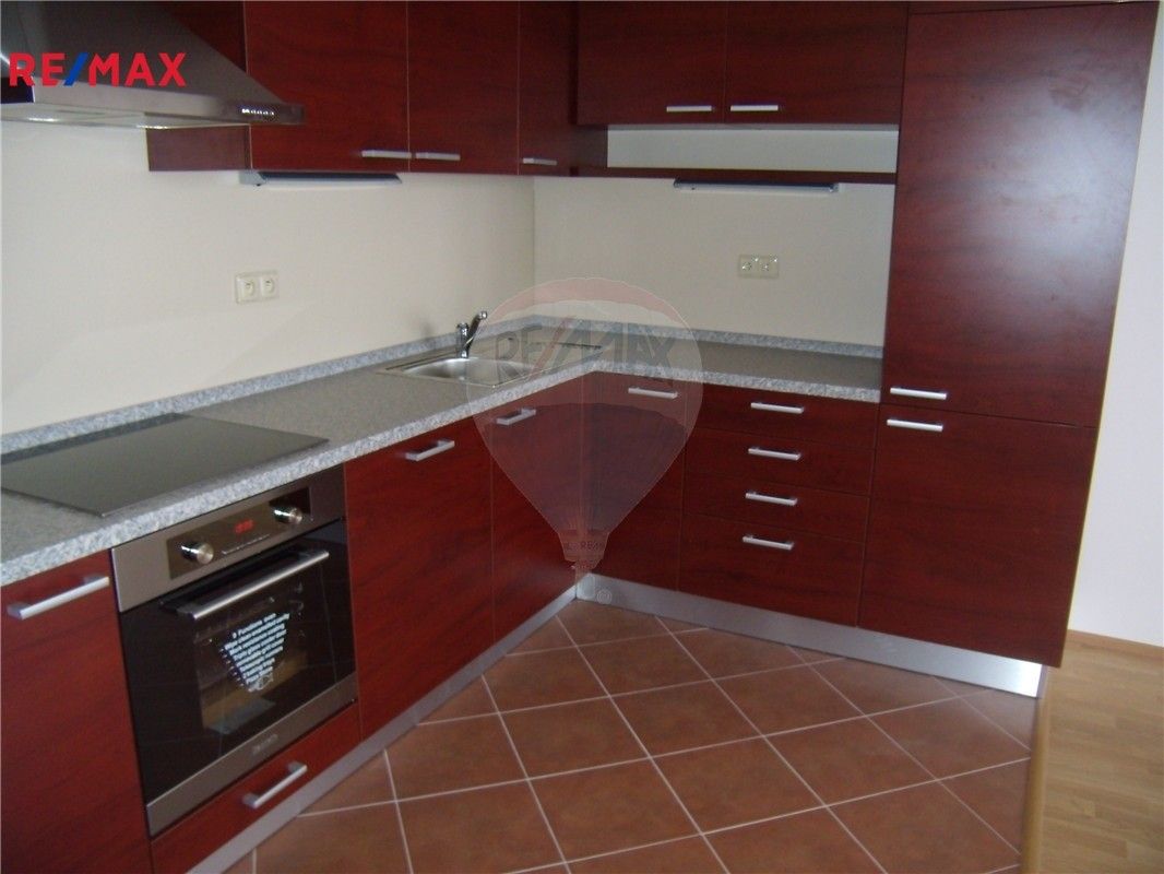 Pronájem byt 2+kk - Tlumačovská, Praha, 58 m²