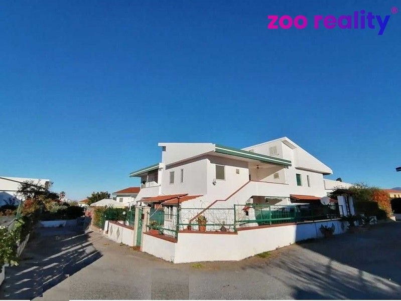 Prodej rodinný dům - 987 66, Zahraničí