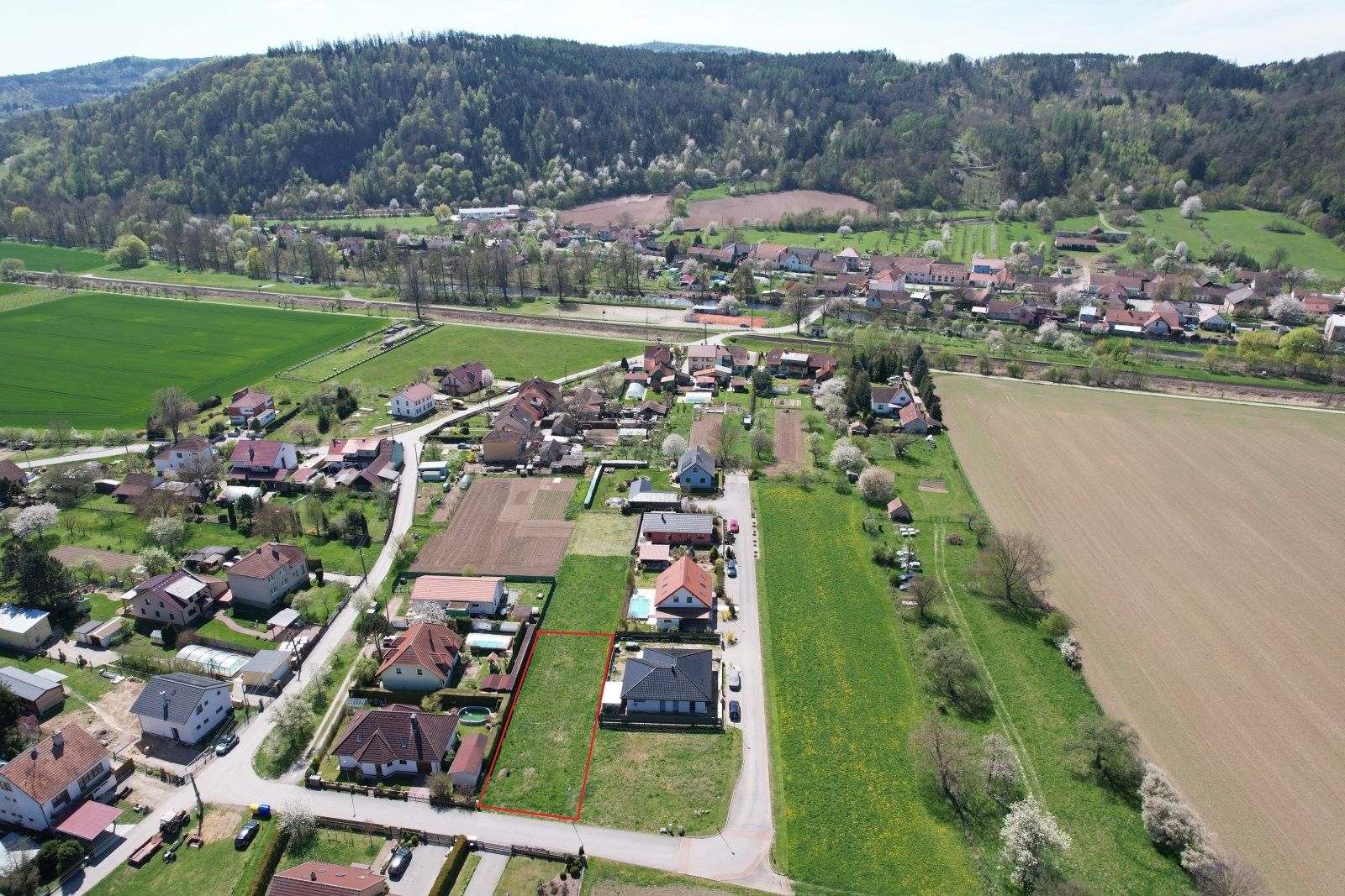 Pozemek pro bydlení, 705 m²
