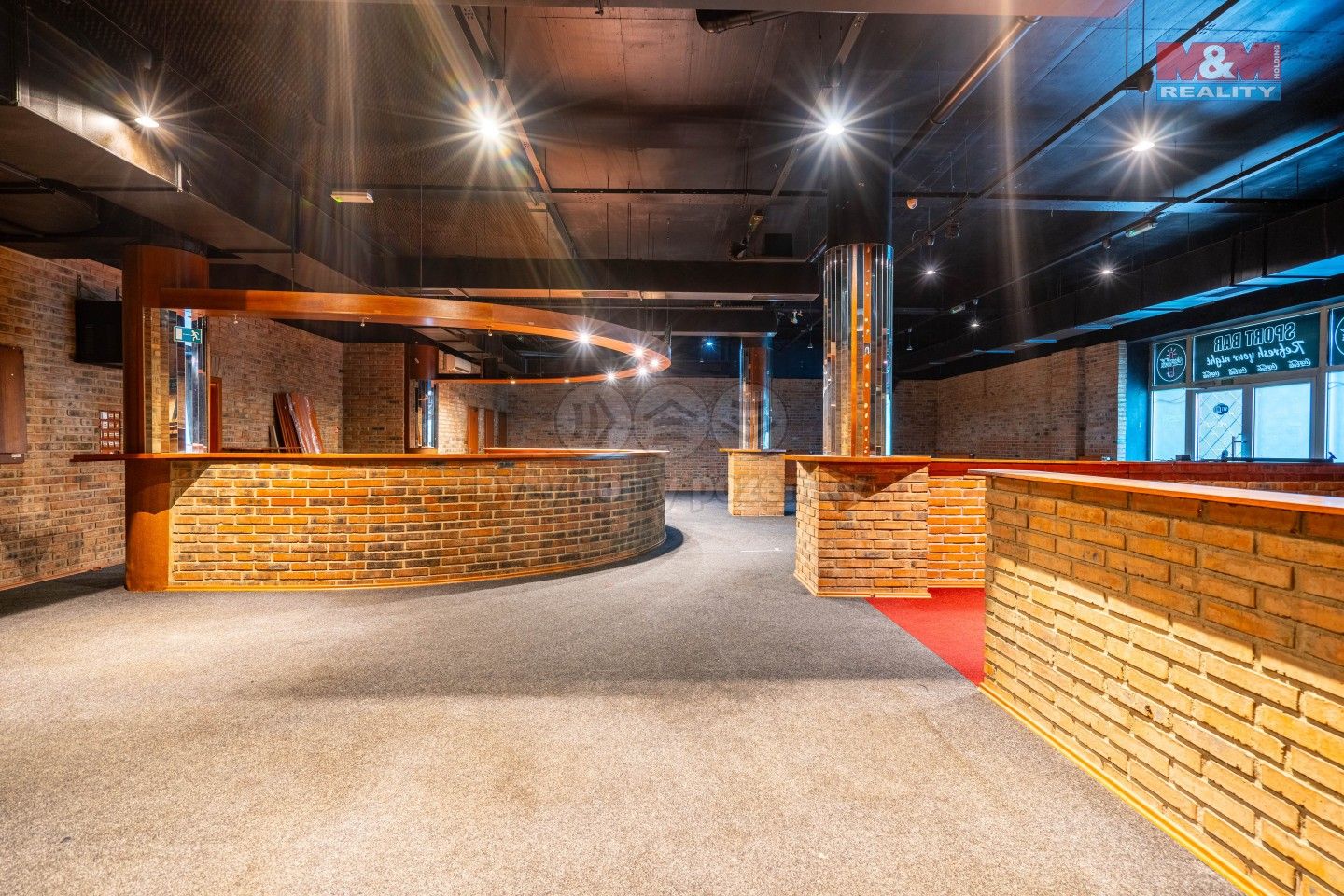 Prodej obchodní prostory - Trnkovo náměstí, Praha, 324 m²