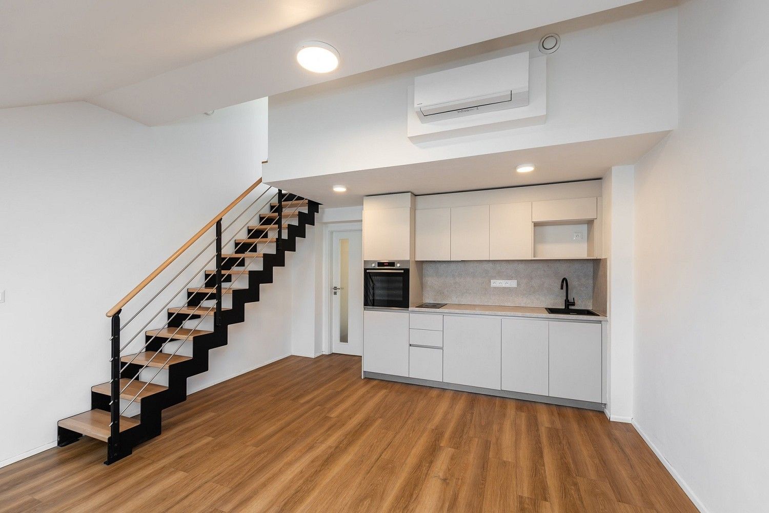3+kk, Staropramenná, Praha 5 - Smíchov, 68 m² - 1