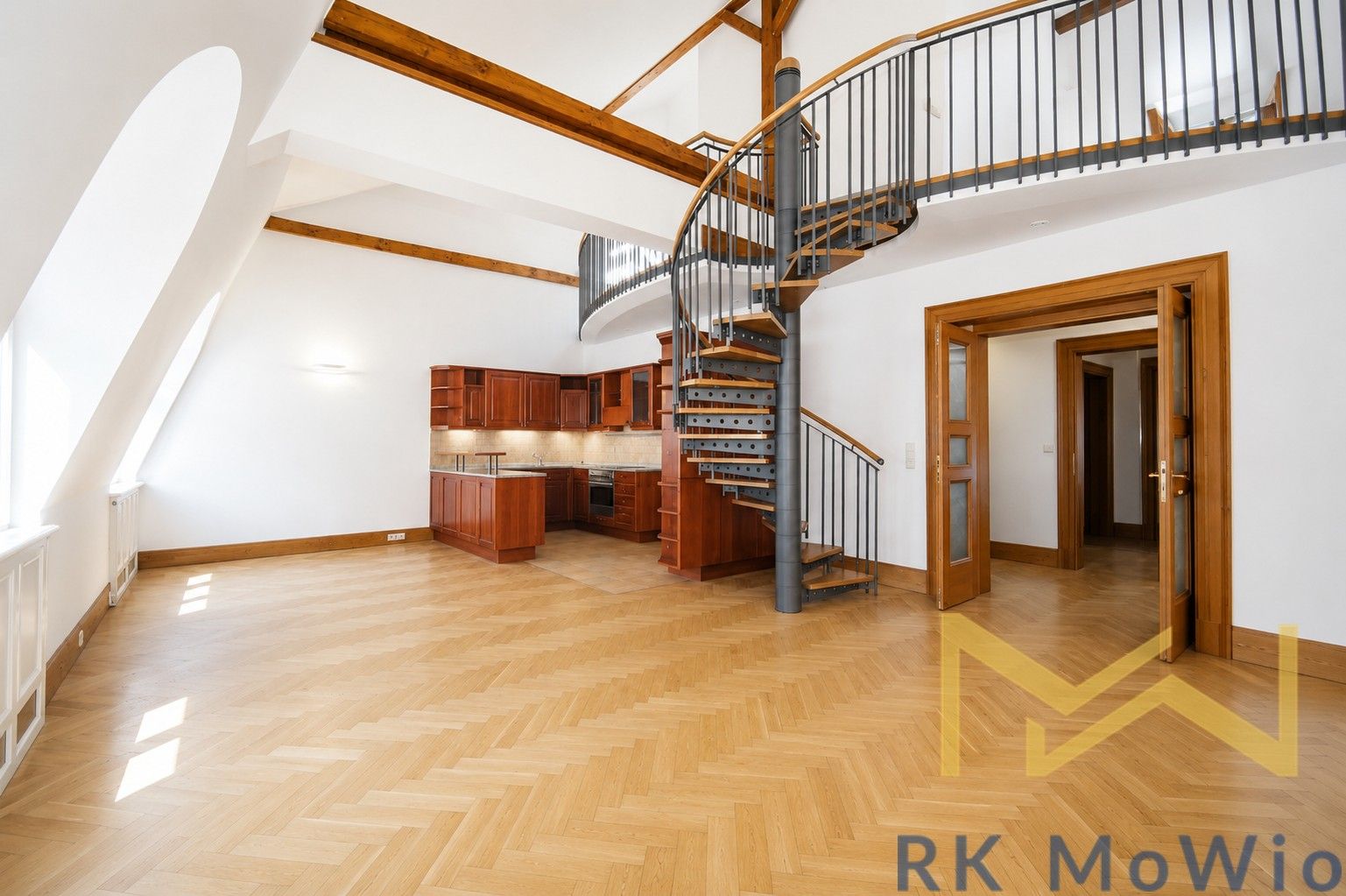 Byt 4+1, 195 m²