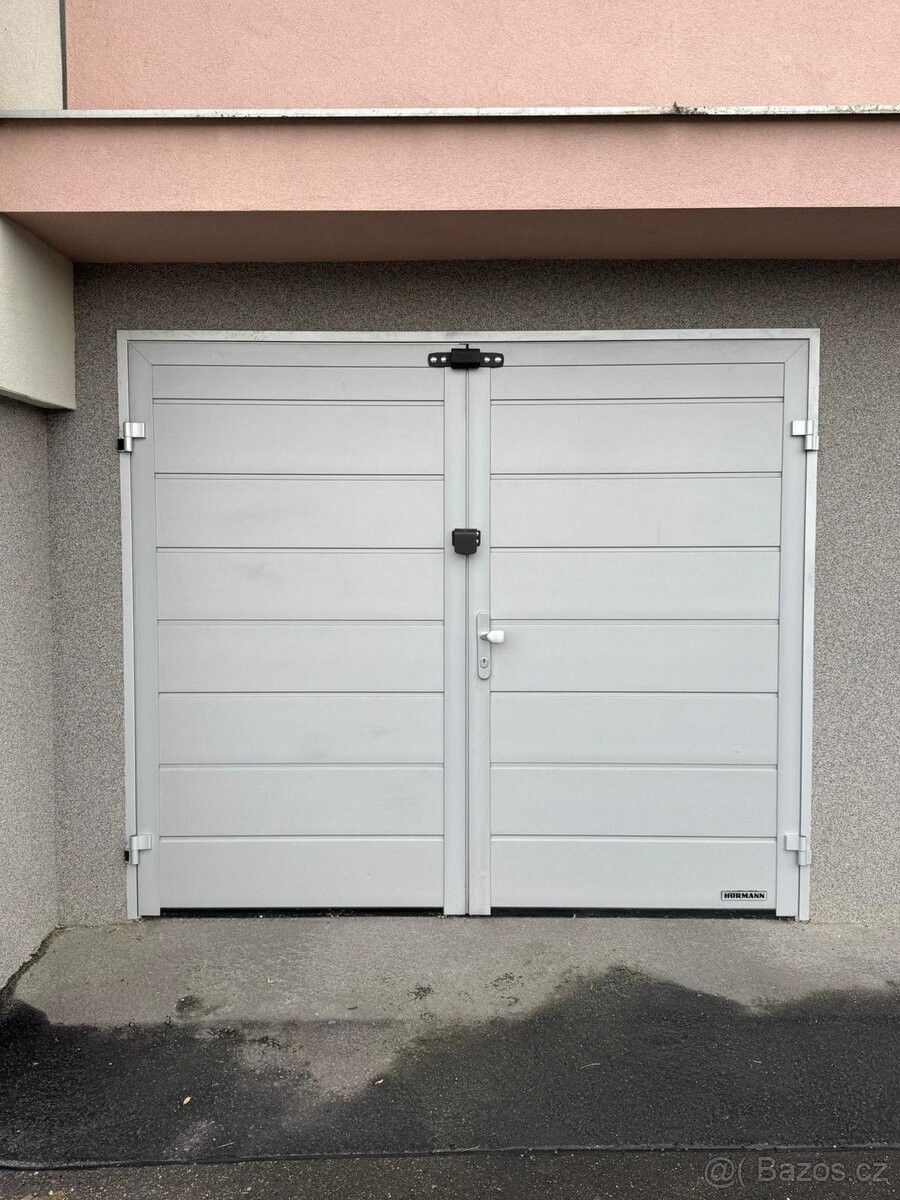 Garáže, Praha, 100 00