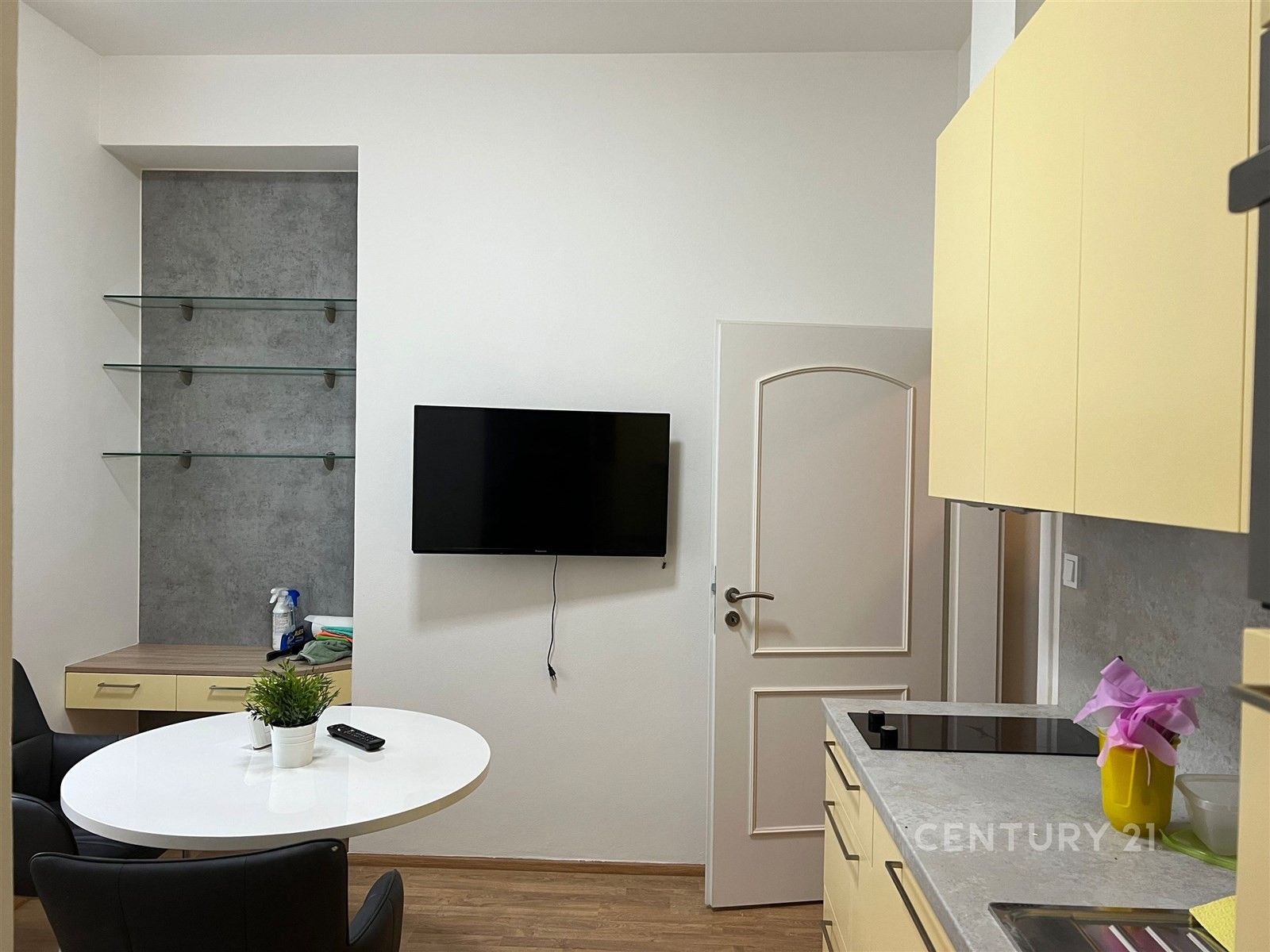 Pronájem byt 1+1 - Libeň, Praha, 35 m²