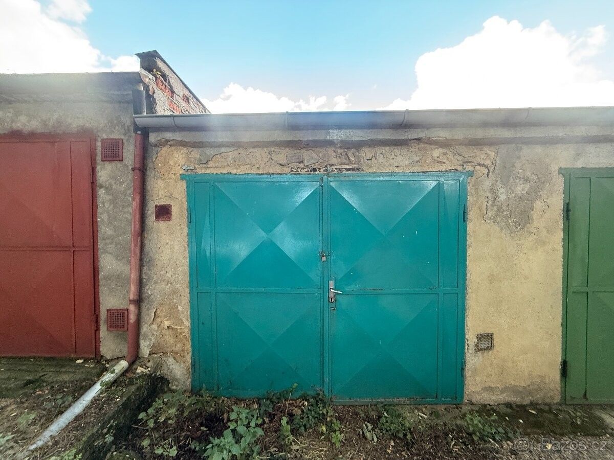 Garáže, Chvaletice, 533 12