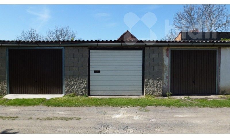 Garáže, Kněževes, 19 m²