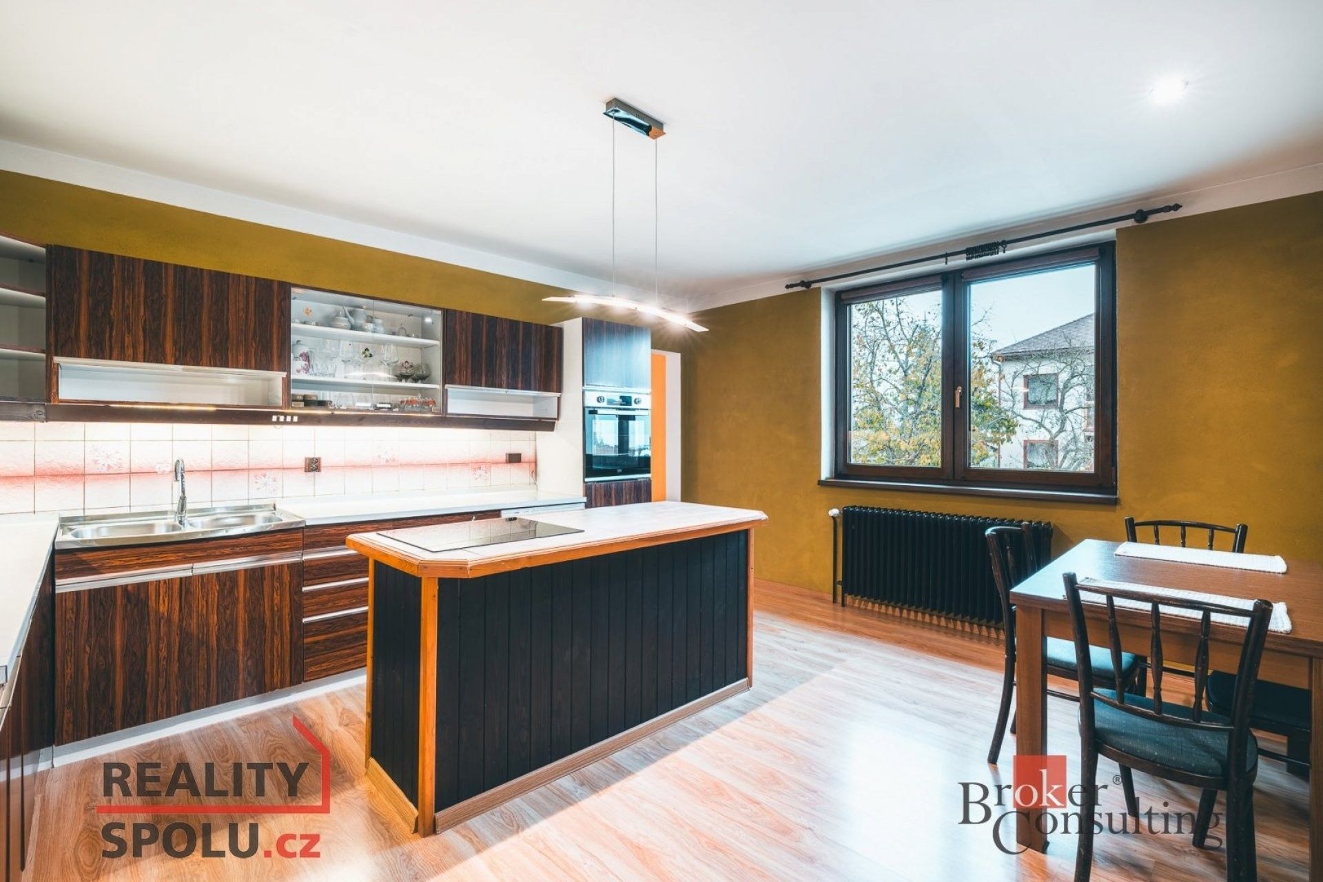 Prodej rodinný dům - Litohlavy, 340 m²