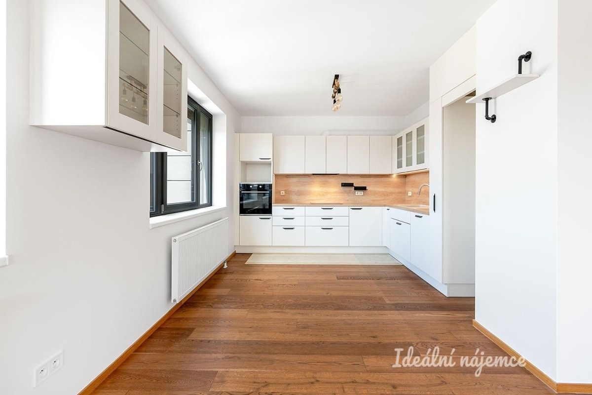4+kk, Karla IV., Horoměřice, 117 m² - 2