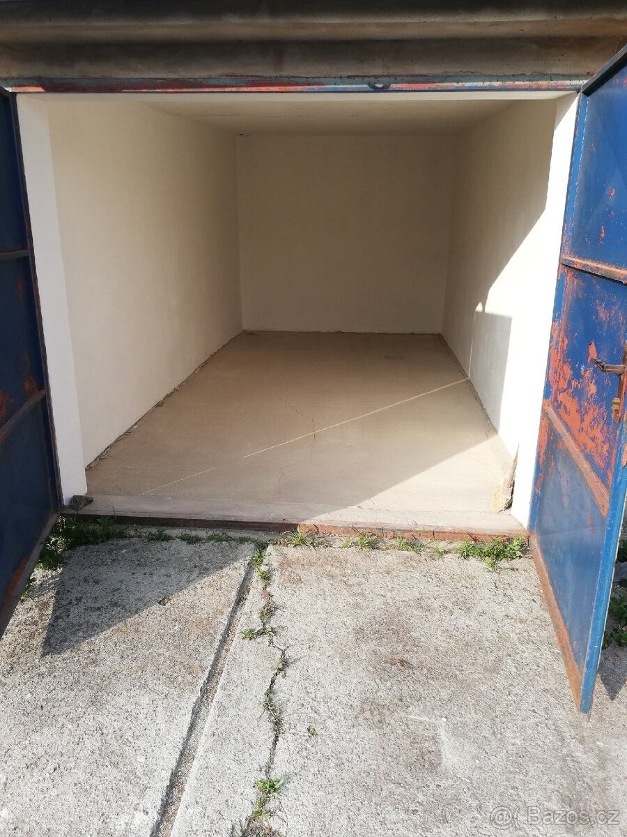 Garáže, Hodonín, 695 01