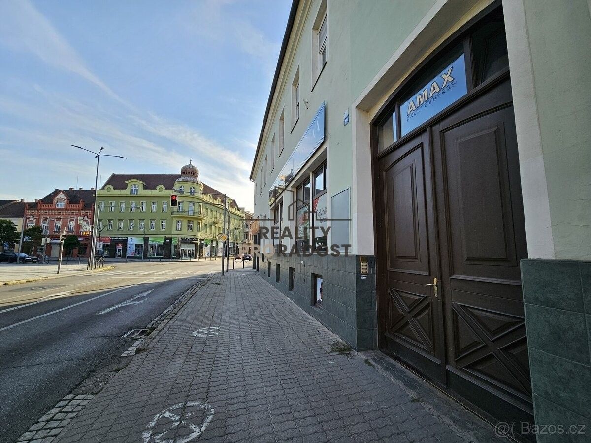 Obchodní prostory, Hodonín, 695 01