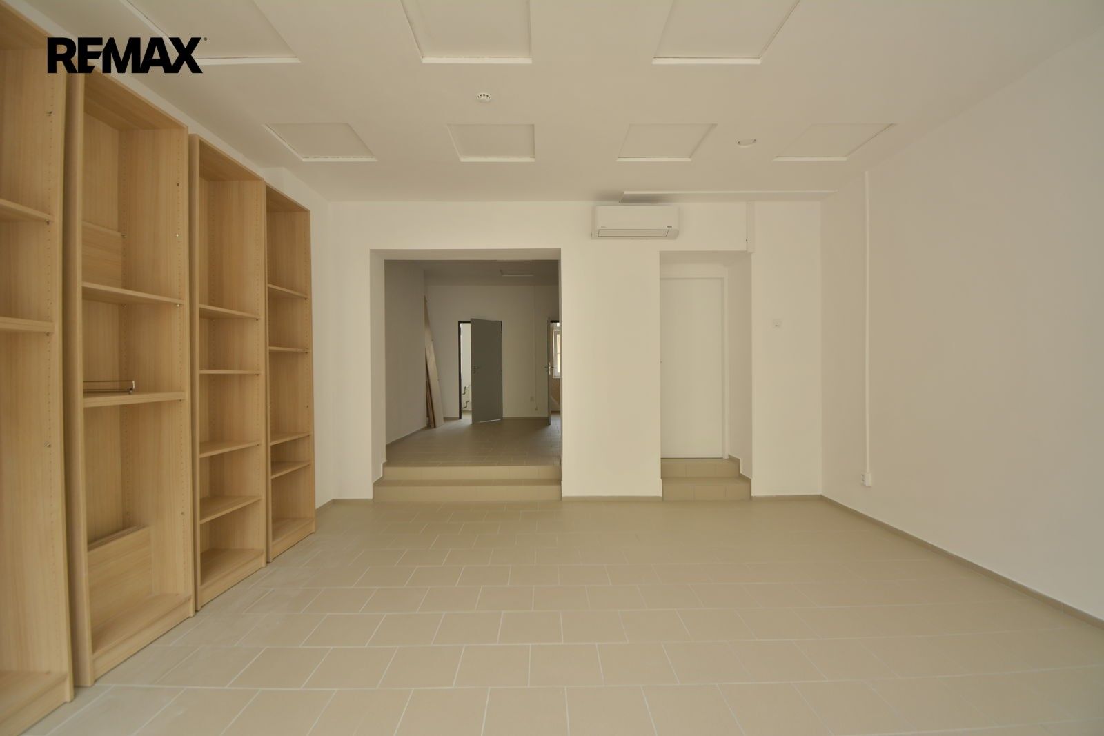 Obchodní prostory · 58 m² · S. K. Neumanna 725, Hradec Králové Pražské Předměstí - 4