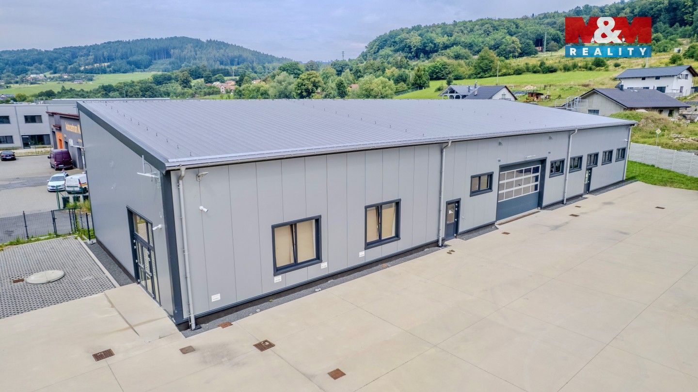 Pronájem obchodní prostory - Bobrky, Vsetín, 511 m² - 2